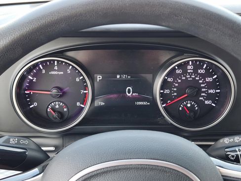 Used 2023 Kia Carnival LX FWD image 10