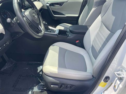 Used 2022 Toyota RAV4 XLE Premium AWD/4WD image 10