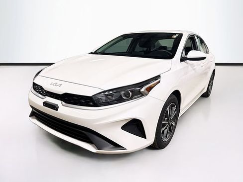 Used 2023 Kia Forte LXS FWD image 3