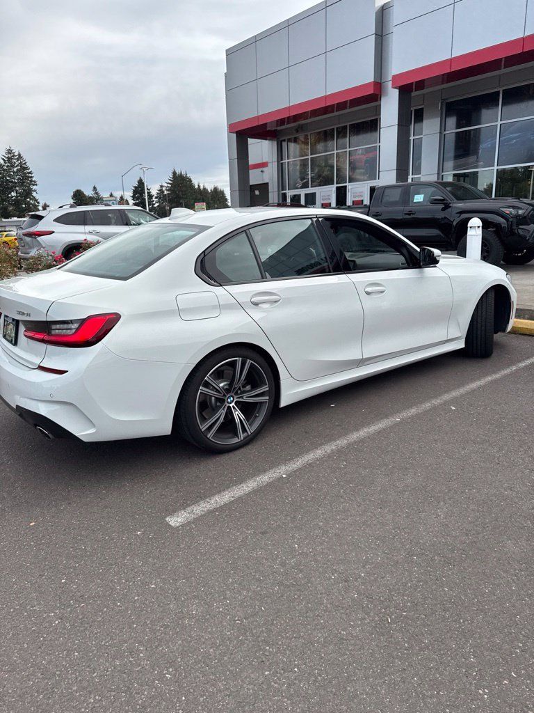 Used 2020 BMW 330i Sedan w/ M Sport Package RWD image 4