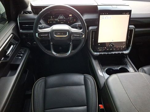 Used 2025 GMC Yukon XL Elevation image 14