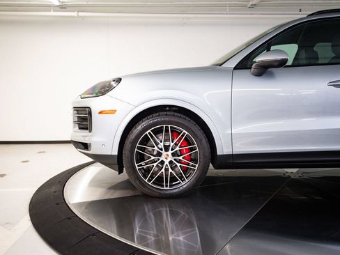 Used 2026 Porsche Cayenne S AWD/4WD image 11