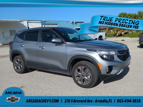 Used 2024 Kia Seltos LX AWD/4WD image 2