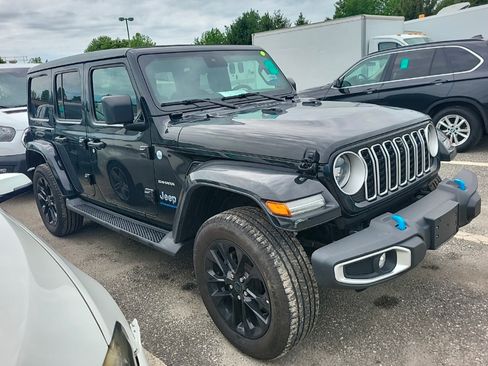 Used 2024 Jeep Wrangler Unlimited Sahara w/ Technology Group AWD/4WD image 1