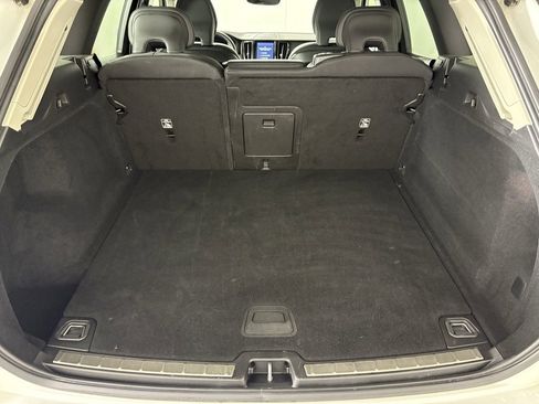Used 2023 Volvo XC60 B5 Core image 37