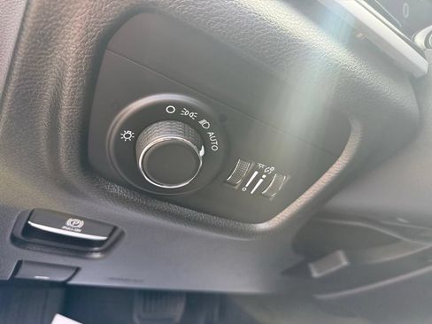 Used 2025 Jeep Grand Cherokee Laredo X AWD/4WD image 17