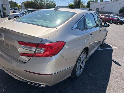 Used 2018 Honda Accord Touring image 8