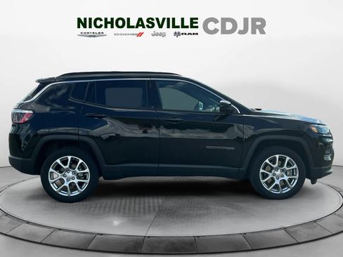 Used 2024 Jeep Compass Latitude AWD/4WD image 6