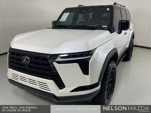 Used 2024 Lexus GX 550 AWD/4WD image 2