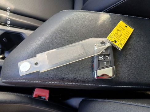 Used 2020 Volkswagen Jetta SE w/ SE Cold Weather Package image 9