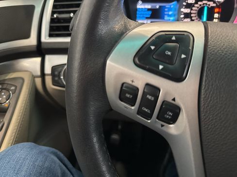 Used 2015 Ford Explorer XLT w/ Equipment Group 202A AWD/4WD image 32