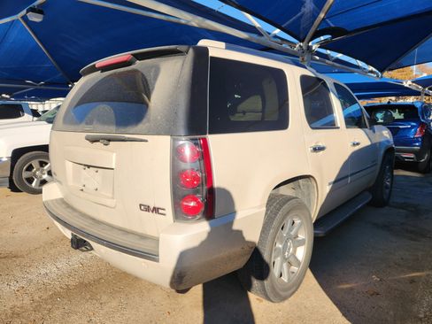Used 2009 GMC Yukon Denali image 4