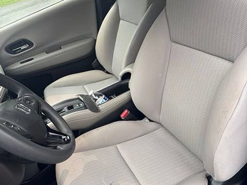 Used 2018 Honda HR-V LX image 7
