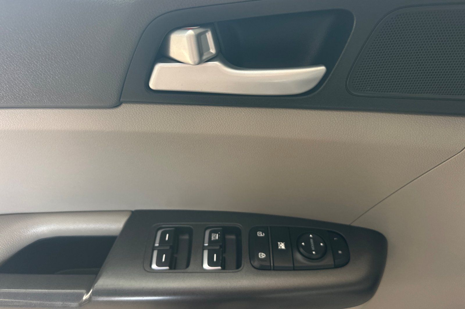 Used 2018 Kia Sportage LX FWD image 11