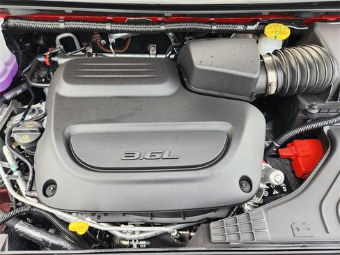 New 2026 Chrysler Pacifica Limited w/ Uconnect Theater Family Group image 21