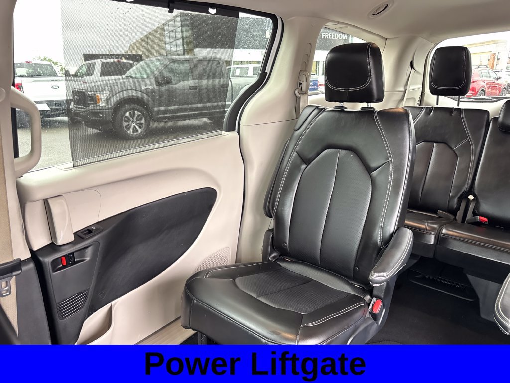 Used 2023 Chrysler Pacifica Touring-L FWD image 13
