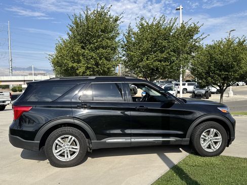 Used 2022 Ford Explorer XLT AWD/4WD image 6