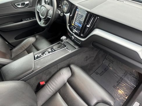 Used 2019 Volvo XC60 T5 Momentum w/ Protection Package Premier image 16