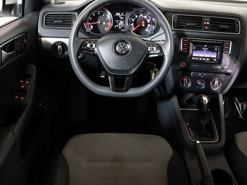 Used 2017 Volkswagen Jetta S FWD image 3
