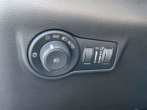 New 2026 Jeep Compass Latitude image 11