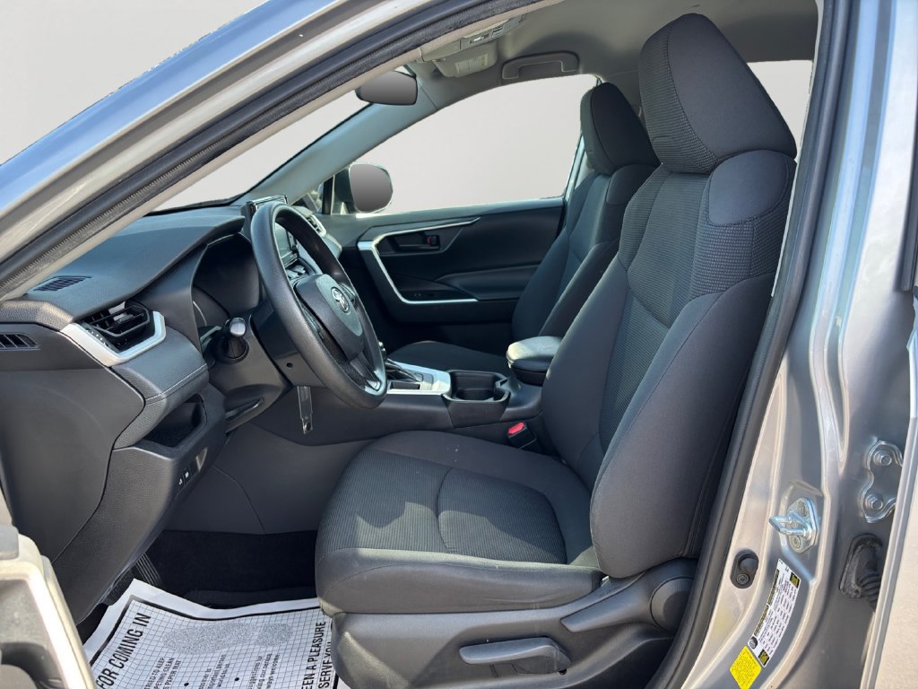 Used 2021 Toyota RAV4 LE FWD image 24