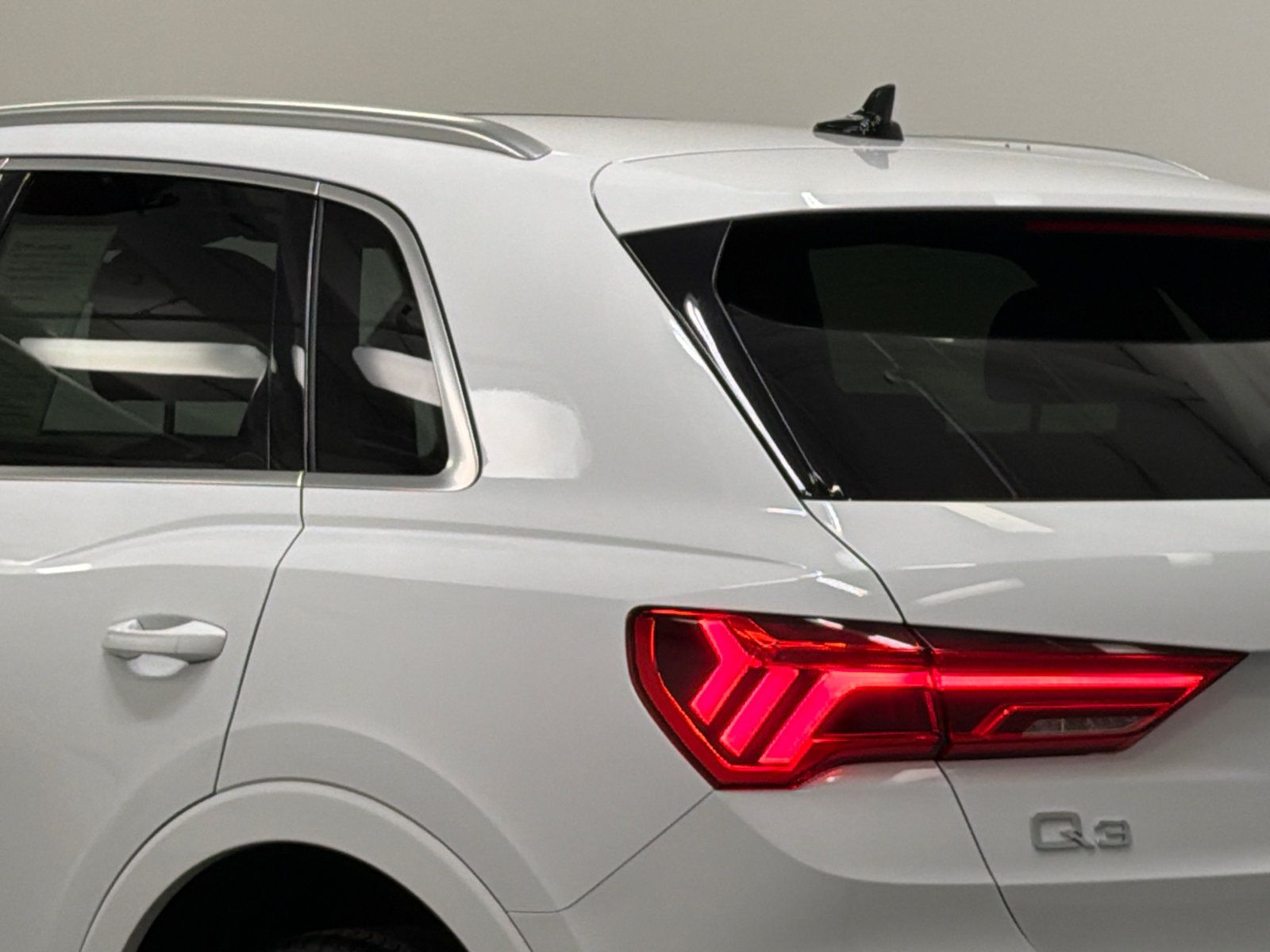 Used 2025 Audi Q3 2.0T Premium AWD/4WD image 8