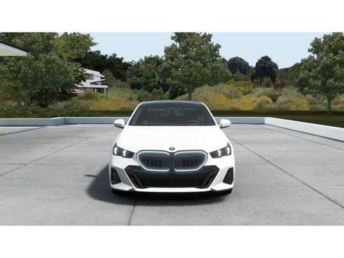 New 2027 BMW 550e xDrive AWD/4WD image 3