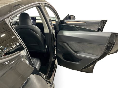 Certified 2023 Tesla Model Y Performance AWD/4WD image 12