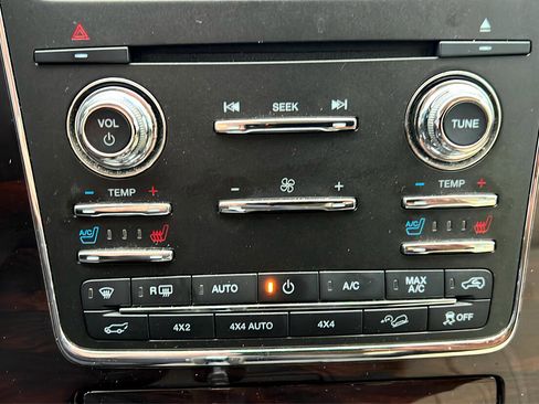 Used 2016 Lincoln Navigator Reserve image 23