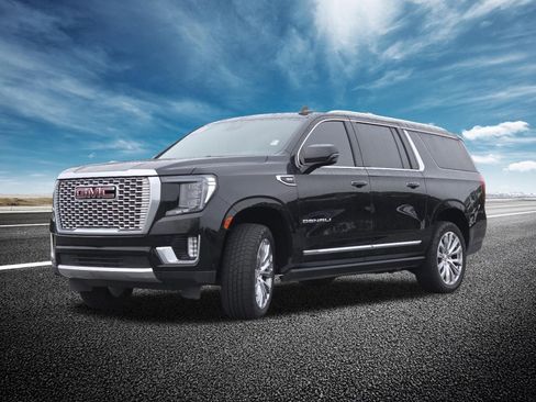 Used 2023 GMC Yukon XL Denali w/ Denali Reserve Package image 18
