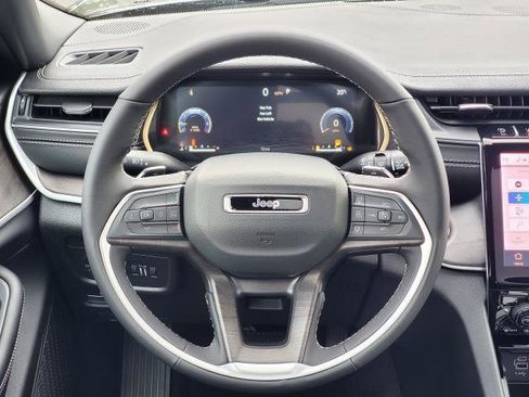New 2025 Jeep Grand Cherokee L Limited image 23