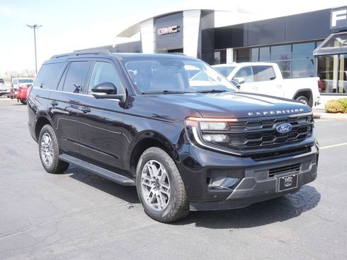 Used 2025 Ford Expedition Active AWD/4WD image 2