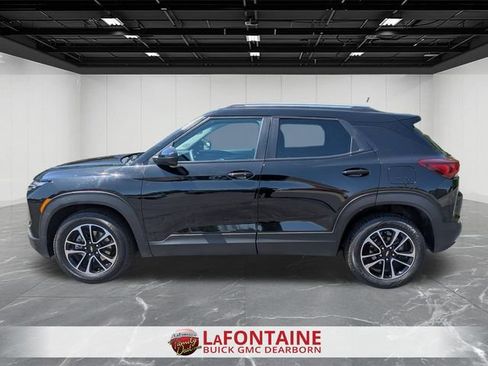 Used 2024 Chevrolet TrailBlazer LT FWD image 2