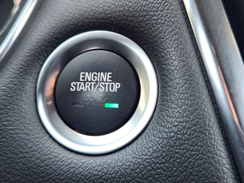 Used 2023 Chevrolet Traverse Premier FWD image 19