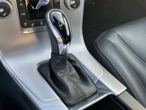 Used 2018 Volvo V60 T5 Cross Country w/ Convenience Package image 12