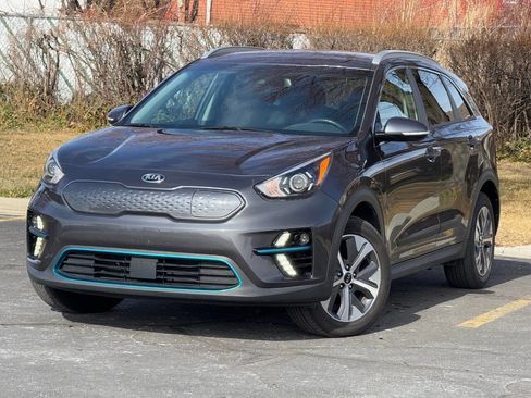 Used 2020 Kia Niro EX image 1