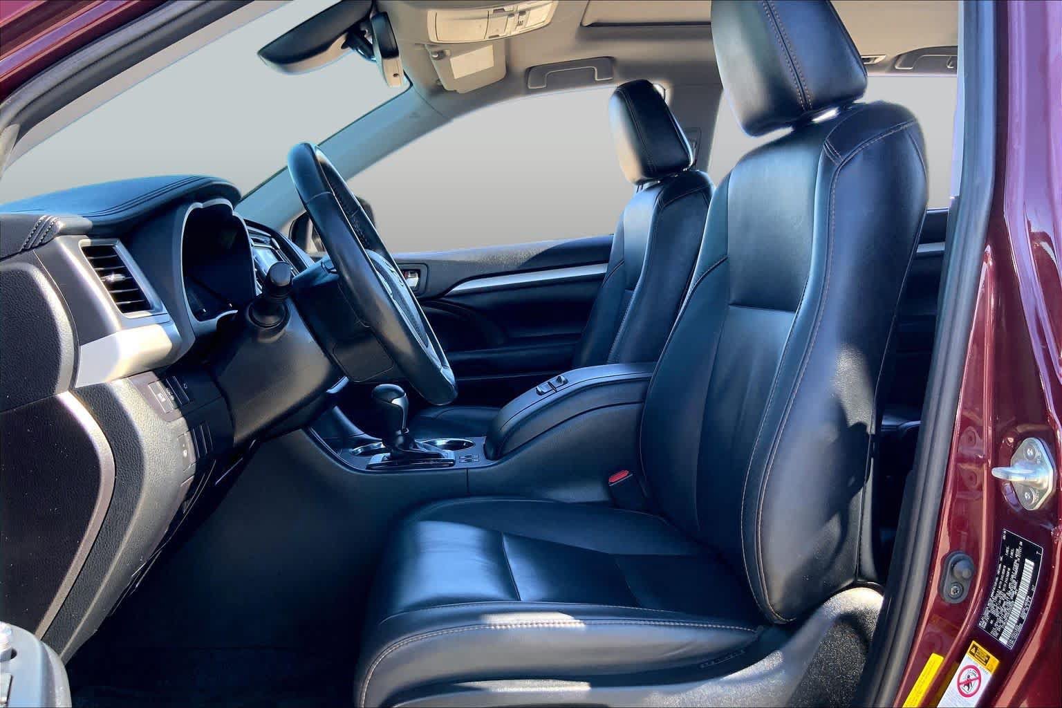Used 2019 Toyota Highlander XLE FWD image 8