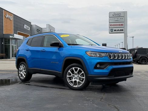 Used 2022 Jeep Compass Latitude AWD/4WD image 1