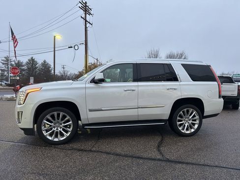 Used 2019 Cadillac Escalade Luxury image 8