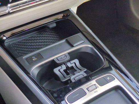 Used 2025 Mercedes-Benz GLB 250 4MATIC image 32