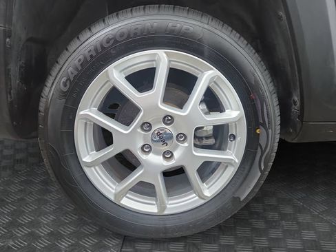 Used 2022 Jeep Renegade Latitude AWD/4WD image 36