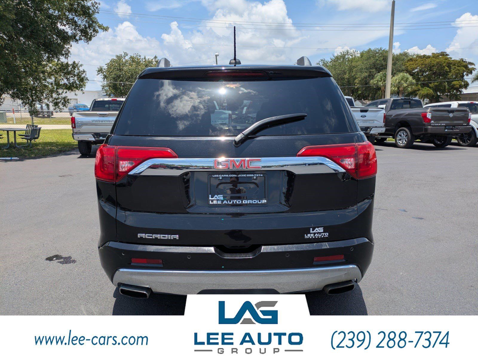 Used 2017 GMC Acadia Denali w/ Technology Package FWD image 4