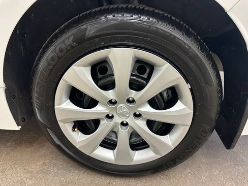 Used 2025 Toyota Corolla LE FWD image 31
