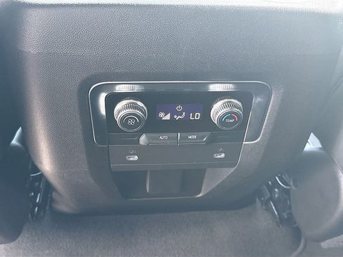 Used 2024 GMC Yukon SLT RWD image 27