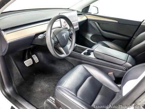 Used 2022 Tesla Model Y Performance image 11