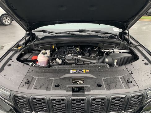 Used 2023 Jeep Grand Cherokee L Laredo AWD/4WD image 36