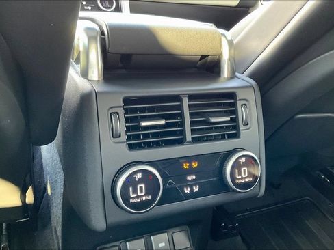 Used 2023 Land Rover Discovery HSE R-Dynamic AWD/4WD image 10