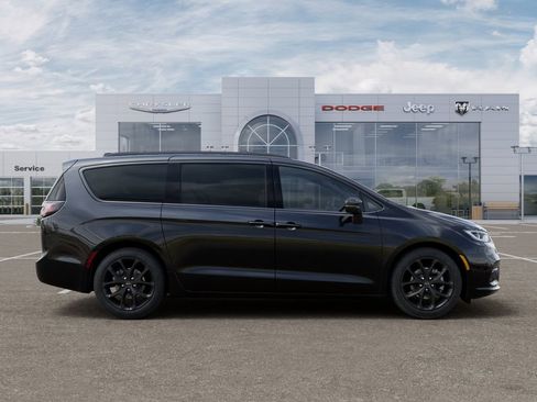 New 2026 Chrysler Pacifica Limited w/ S Appearance Package FWD image 21