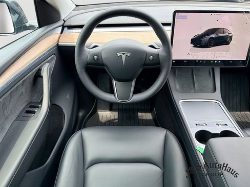 Used 2024 Tesla Model Y Long Range AWD/4WD image 29