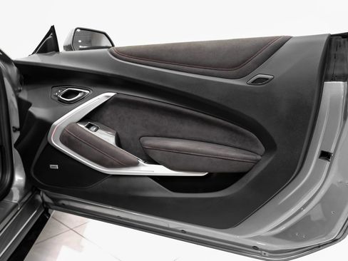 Used 2020 Chevrolet Camaro ZL1 image 38